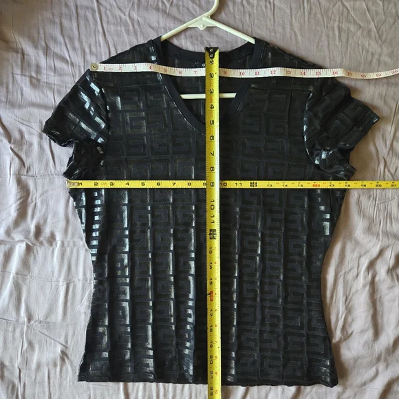 Guess V-neck Lace Logo Tee, L (PTP=18") - Picture 5 of 5